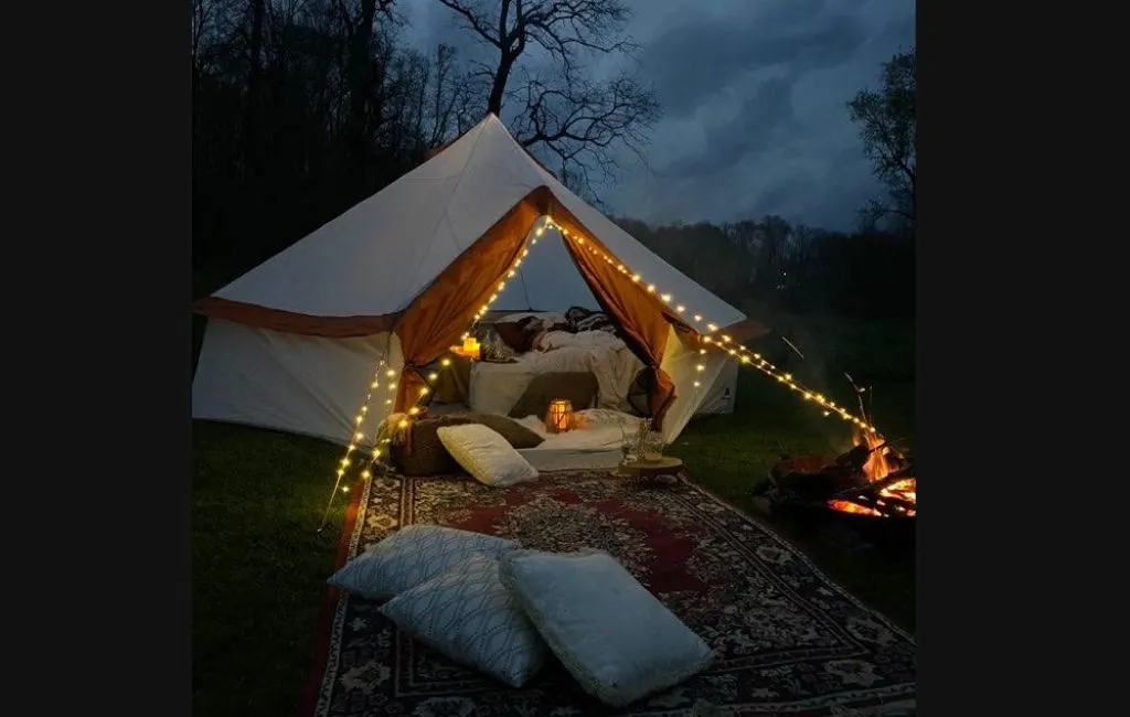 https://travelinspiredliving.com/wp-content/uploads/2020/05/Backyard-glamping-at-night.jpg.webp